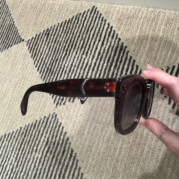 Tortoise Shell Oversized Sunglasses - Picture 4 of 8